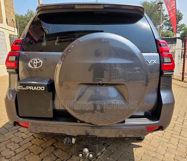 Toyota Land Cruiser Prado 2018 Gray
