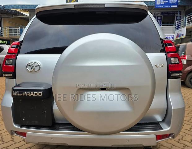 Toyota Land Cruiser Prado 2018 Silver