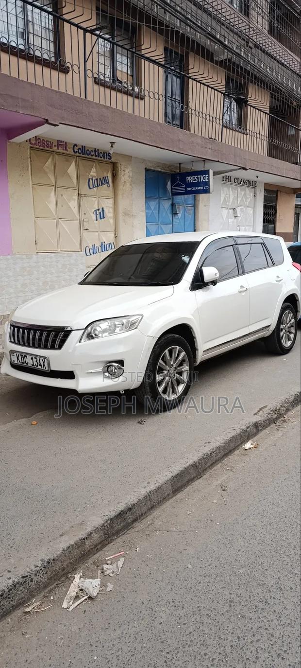 Toyota Vanguard 2014 White