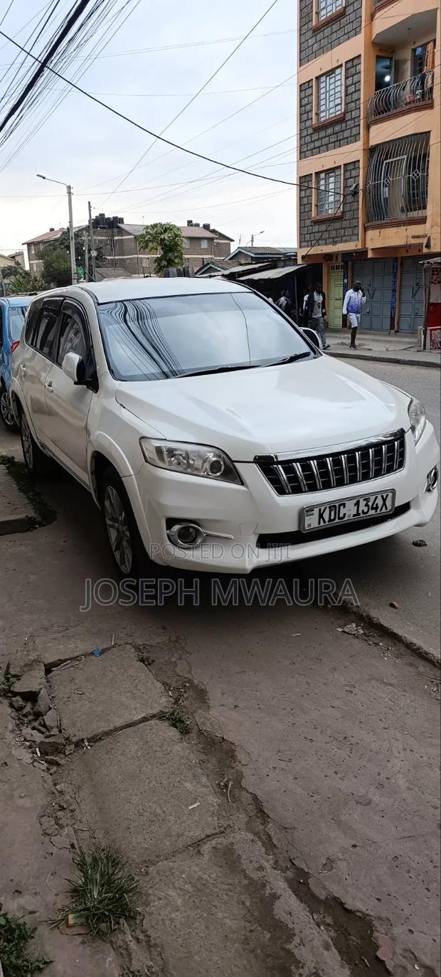Toyota Vanguard 2014 White