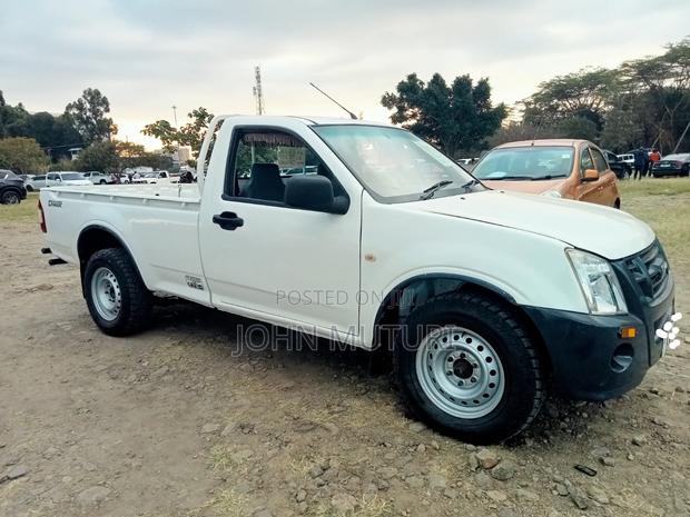 Isuzu D-MAX 2012 White