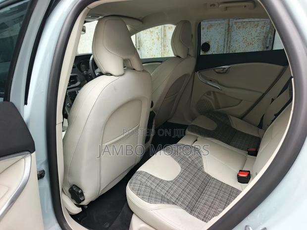 Volvo V40 2019
