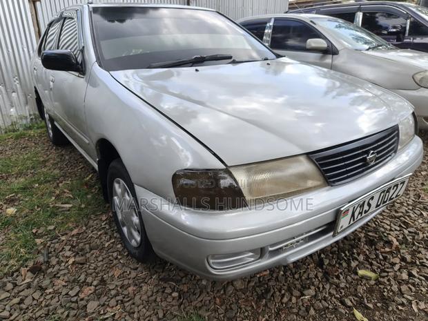 Nissan Sunny 2001 Silver