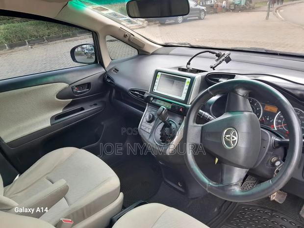 Toyota Wish 2011