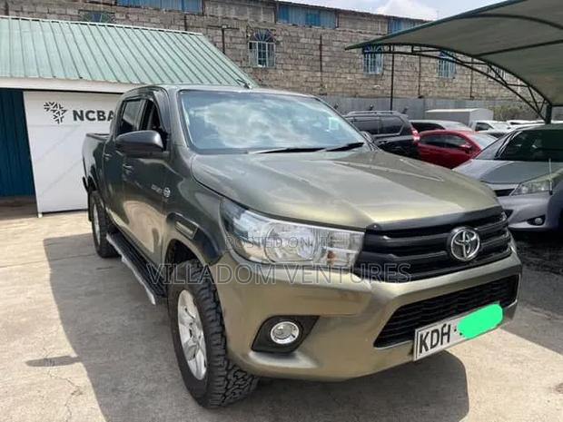Toyota Hilux 2021 Beige