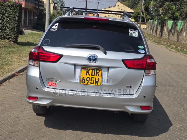 Toyota Corolla Fielder 2016 Silver