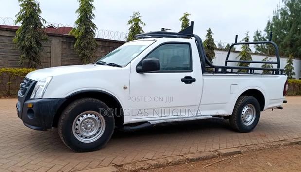 Isuzu D-MAX 2012 White
