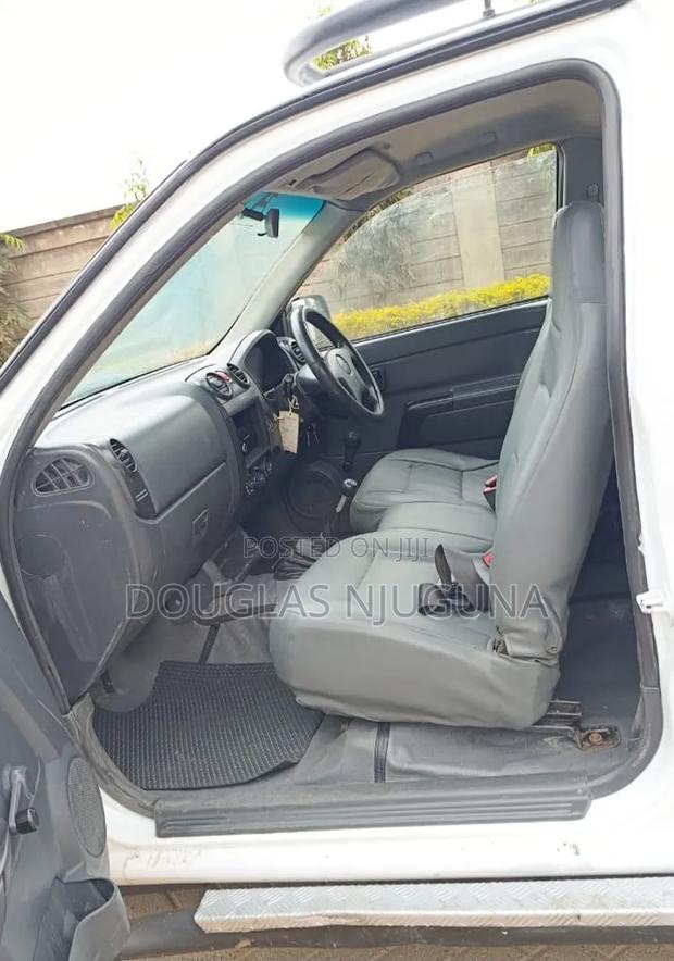 Isuzu D-MAX 2012 White