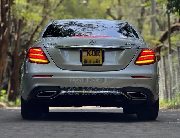 Mercedes-Benz E200 2017 Silver