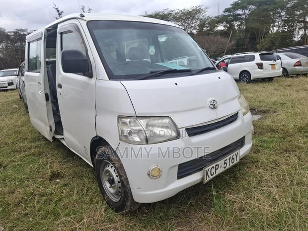 Toyota TownAce 2011 White