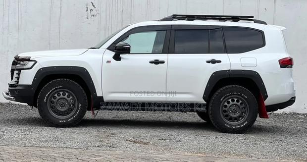 Toyota Land Cruiser 2023 White