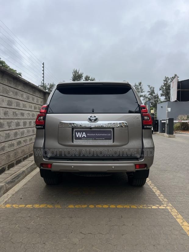 Toyota Land Cruiser Prado 2.8 2021 Silver