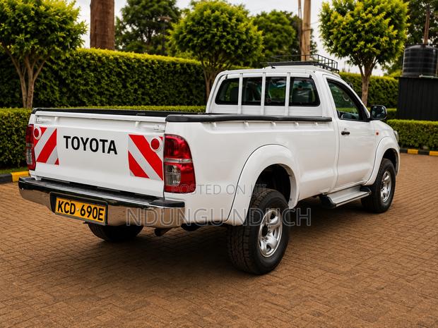 Toyota Hilux 2015 White