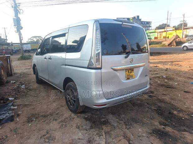 Nissan Serena 2016 Silver