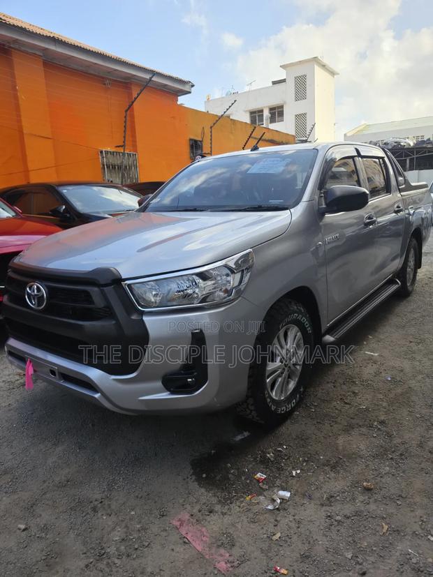 Toyota Hilux 2020 Silver