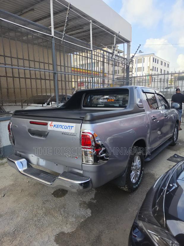 Toyota Hilux 2020 Silver