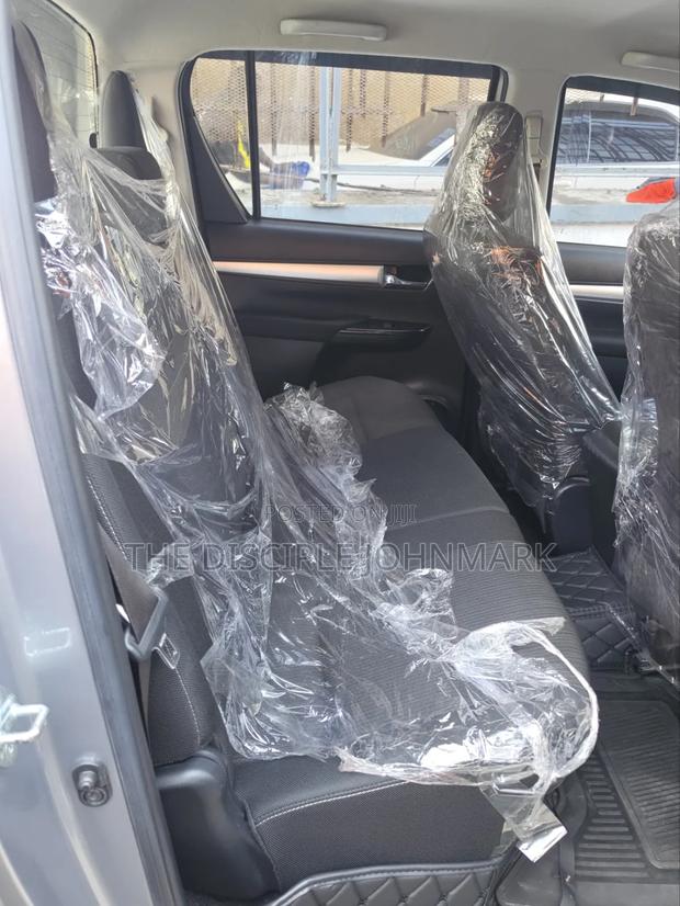 Toyota Hilux 2020 Silver