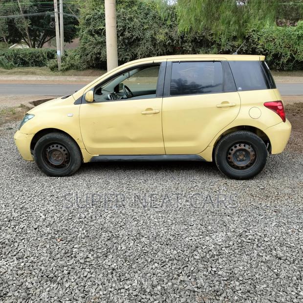 Toyota IST 2005 Gold