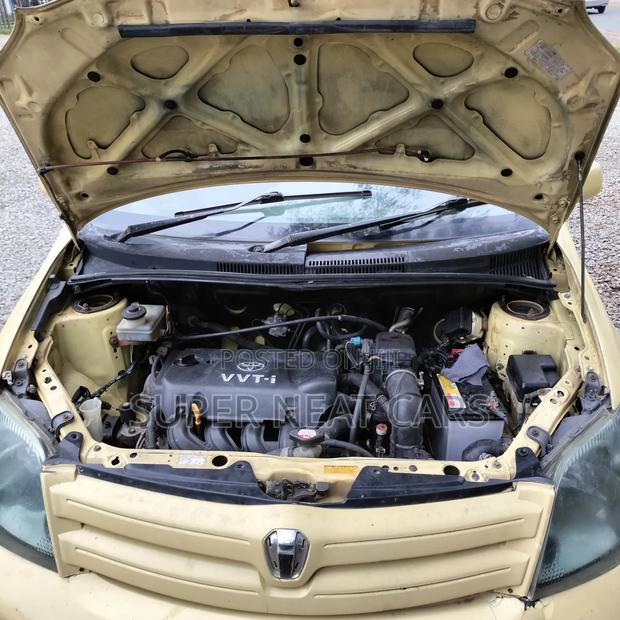 Toyota IST 2005 Gold