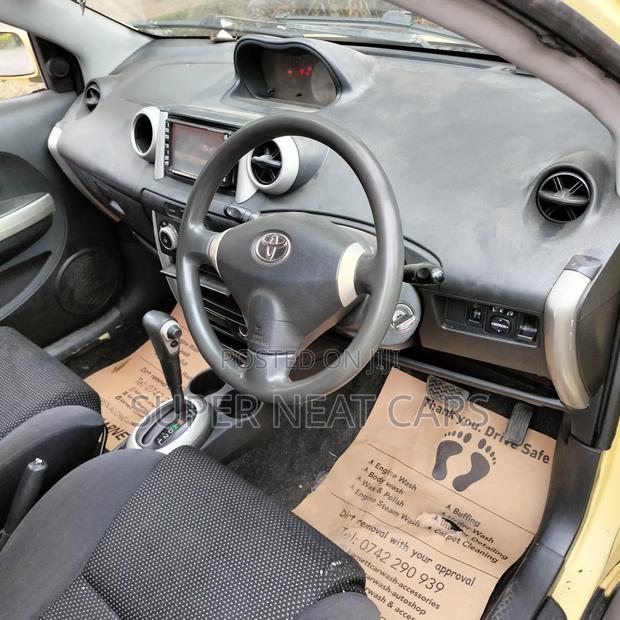 Toyota IST 2005 Gold