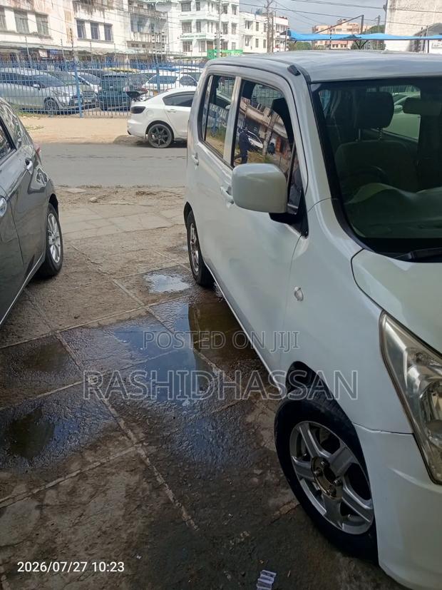 Mitsubishi SpaceWagon 2014 White