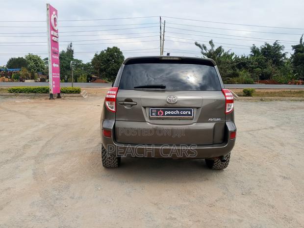 Toyota RAV4 2012 Gold