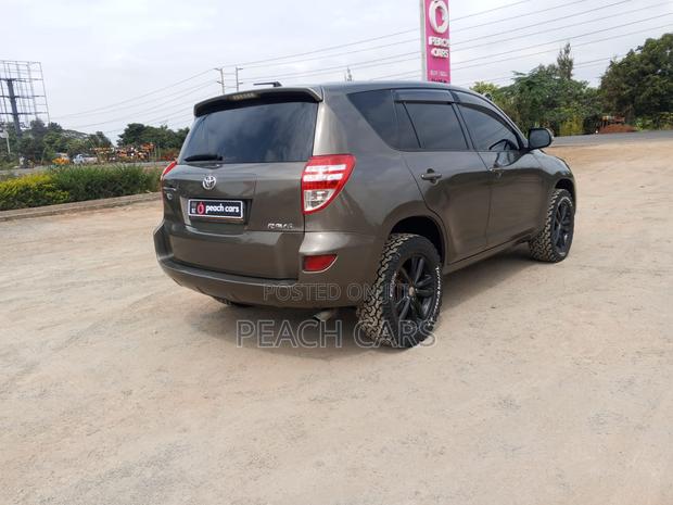 Toyota RAV4 2012 Gold