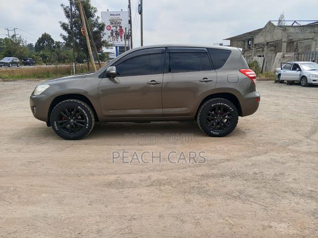Toyota RAV4 2012 Gold