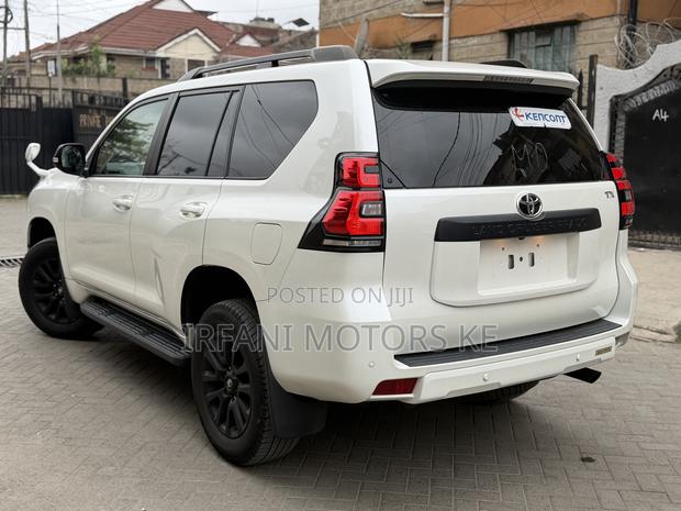 Toyota Land Cruiser Prado 2.7 2022 White