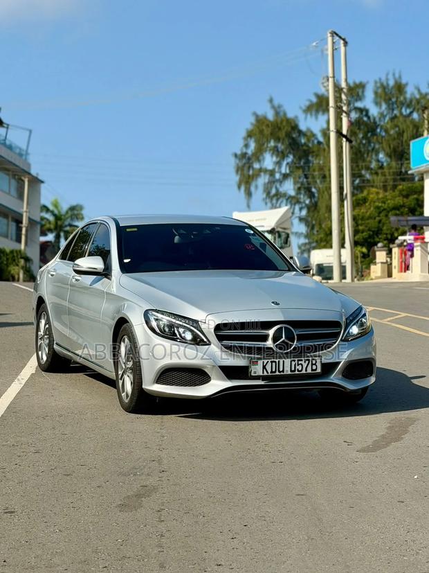Mercedes-Benz C200 2018 Gray