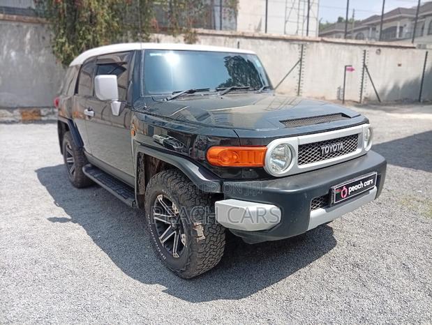 Toyota FJ Cruiser 2011 Black