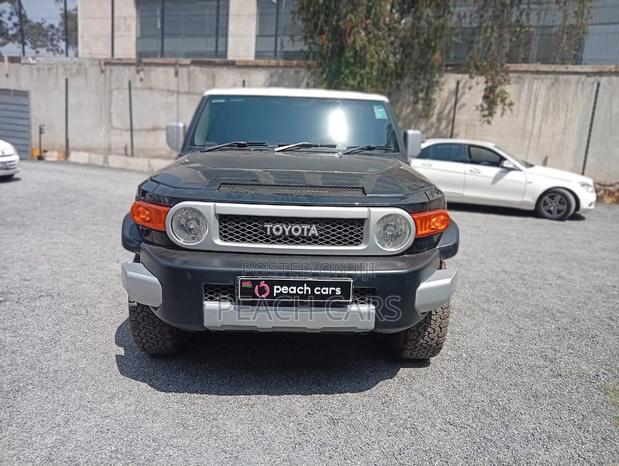Toyota FJ Cruiser 2011 Black