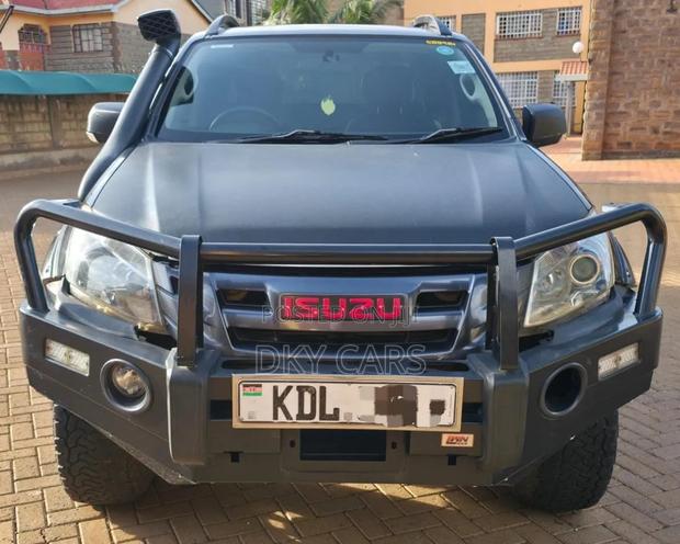 Isuzu D-MAX 2015 Black