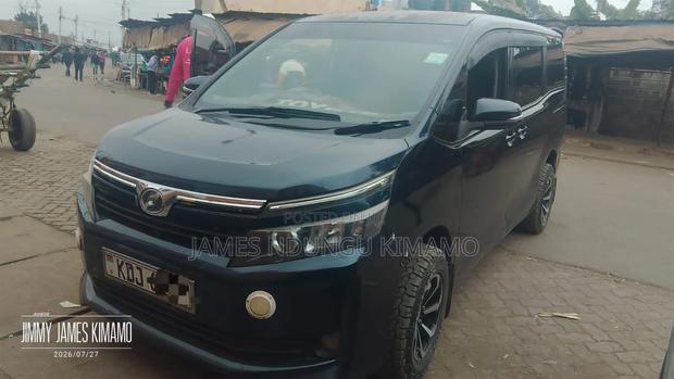 Toyota Noah 2.0 AWD (8 Seater) 2015 Black