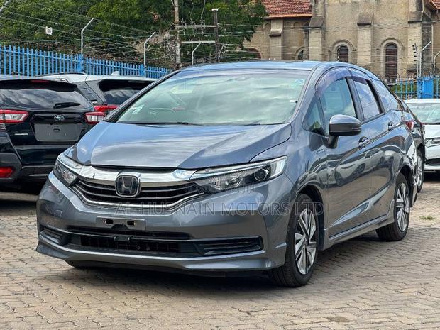 Honda Shuttle 1.5 Hybrid 2WD 2019 Gray