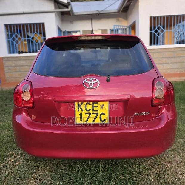 Toyota Auris 2008 Red