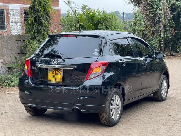Toyota Vitz 1.3 FWD 3dr 2011 Black