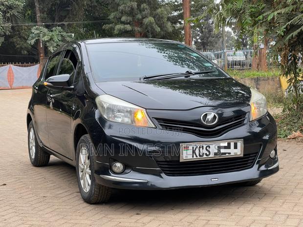 Toyota Vitz 1.3 FWD 3dr 2011 Black