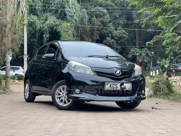 Toyota Vitz 1.3 FWD 3dr 2011 Black
