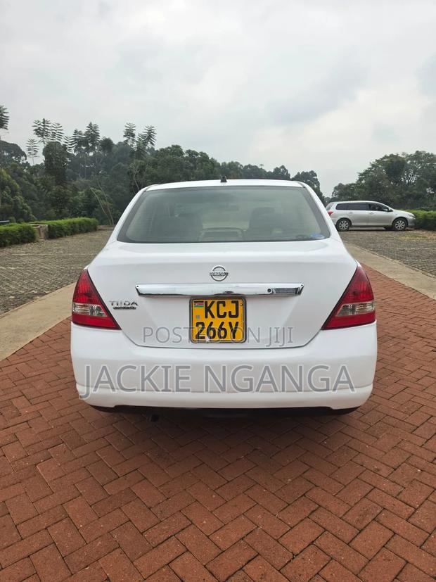 Nissan Tiida 2011 White