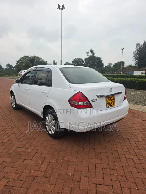 Nissan Tiida 2011 White