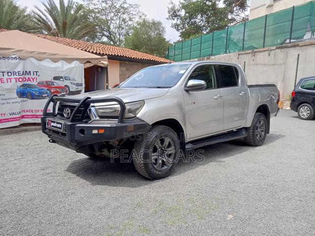 Toyota Hilux 2021 Silver