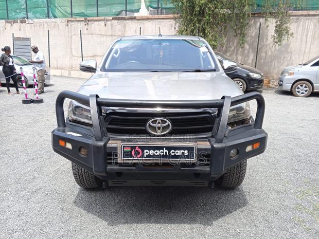 Toyota Hilux 2021 Silver