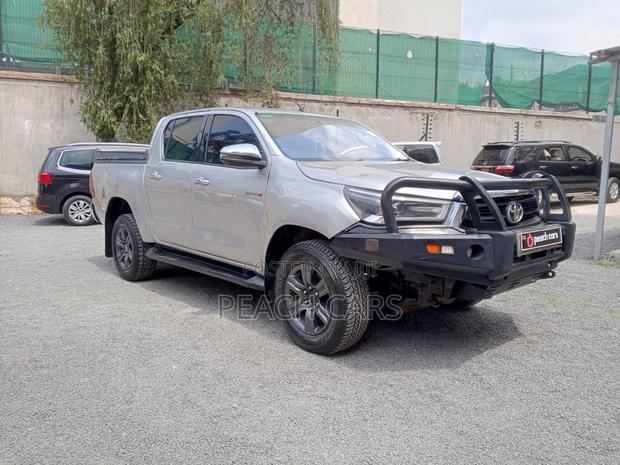 Toyota Hilux 2021 Silver
