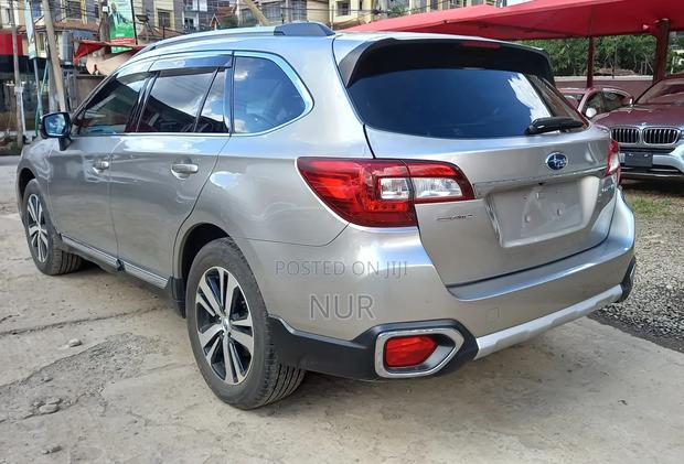 Subaru Outback 2018 Silver