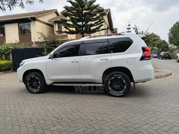 Toyota Land Cruiser Prado 2017 White