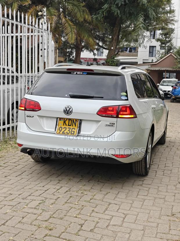 Volkswagen Golf 2016 White