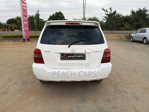 Toyota Kluger 2002 White