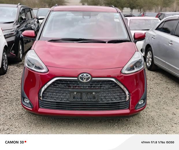 Toyota Sienta 2019 Red