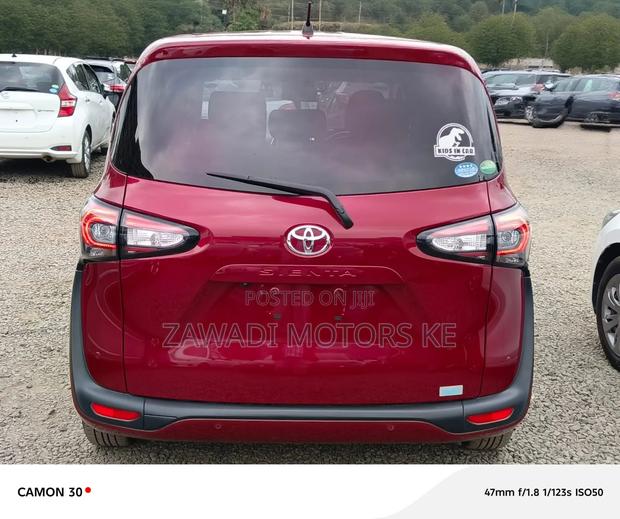 Toyota Sienta 2019 Red